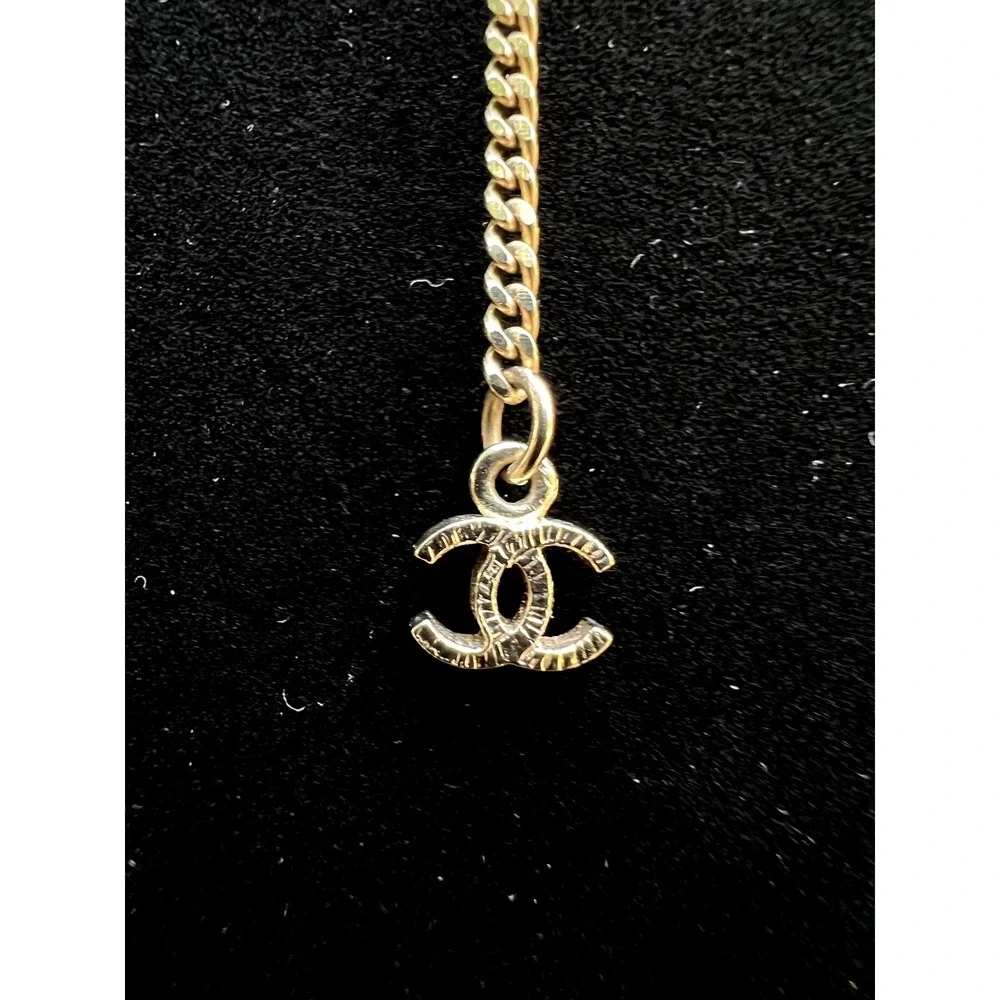 Authentic CHANEL 2013 A13B Graffiti Paint Splatter Pearl CC Gold-Tone Necklace